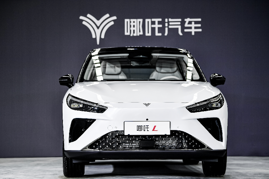 可油可電藍(lán)綠兩用，哪吒L才是京城家庭出行最優(yōu)解