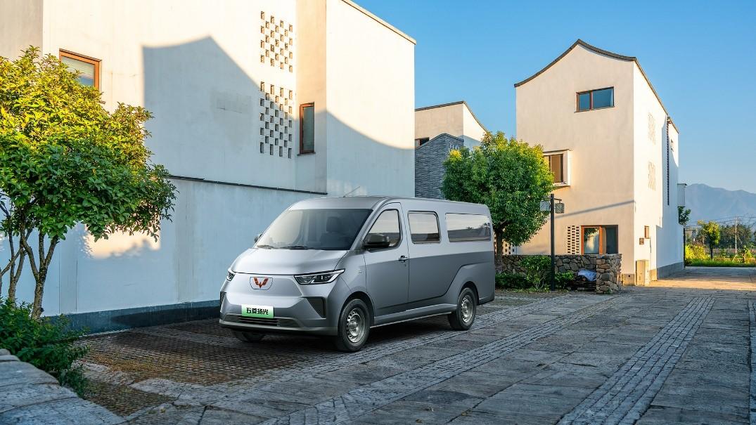 滿足多樣化創(chuàng)富需求，五菱揚(yáng)光客車版正式上市！