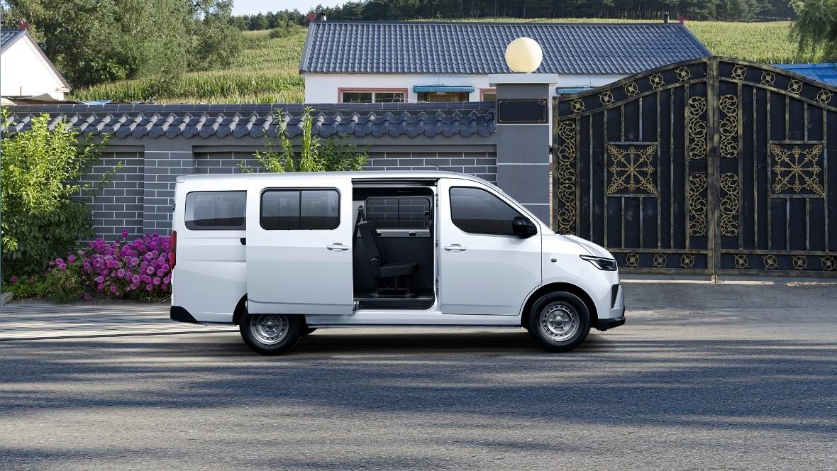 滿足多樣化創(chuàng)富需求，五菱揚(yáng)光客車版正式上市！