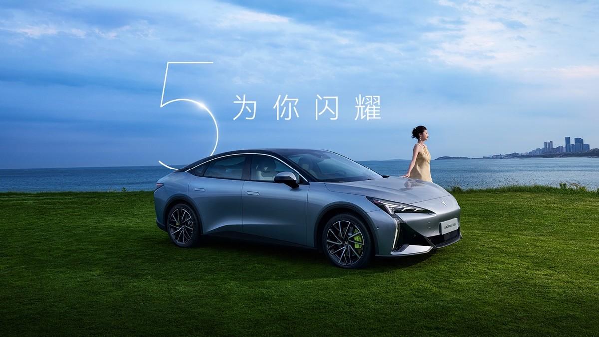 極狐連續(xù)兩月銷量破8000，帶動(dòng)北汽新能源7月銷量過(guò)萬(wàn)