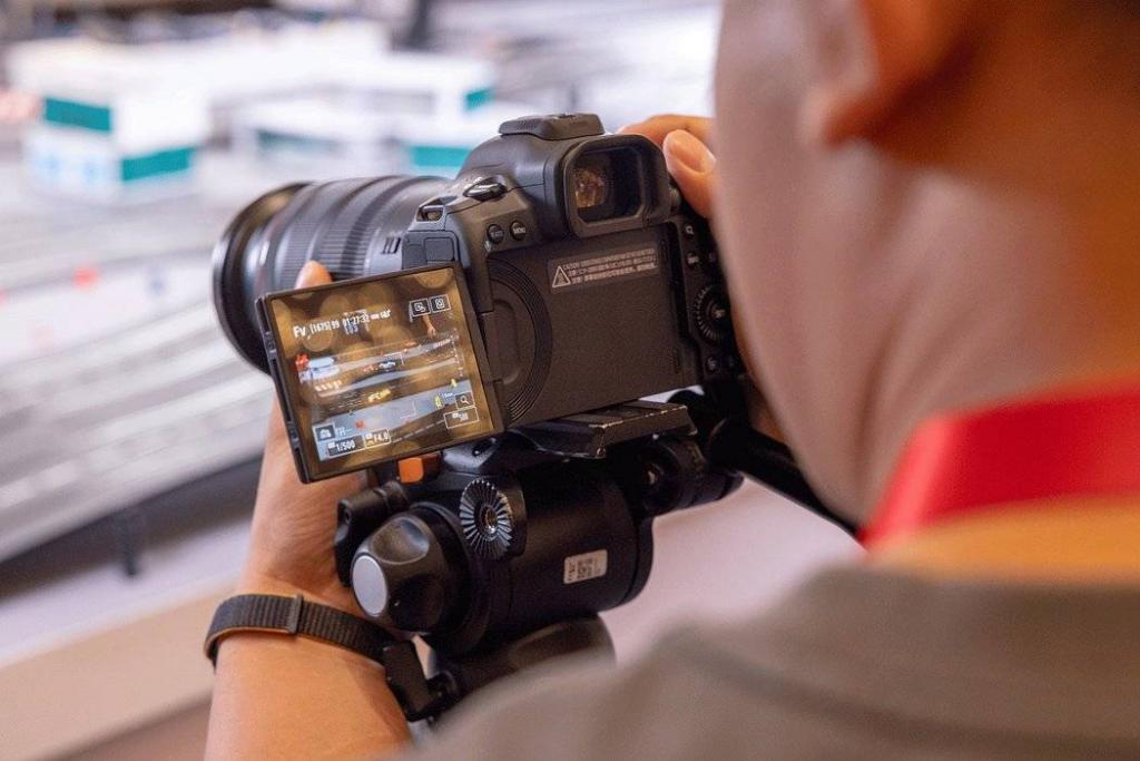 EOS R5 Mark II 的亮相，成為汽車媒體拍攝的新武器