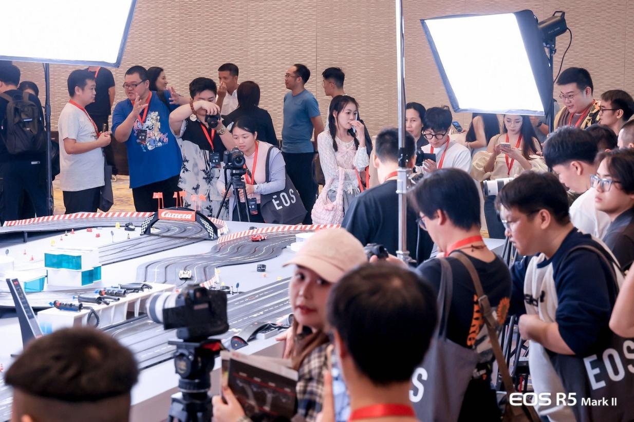 EOS R5 Mark II 的亮相，成為汽車媒體拍攝的新武器