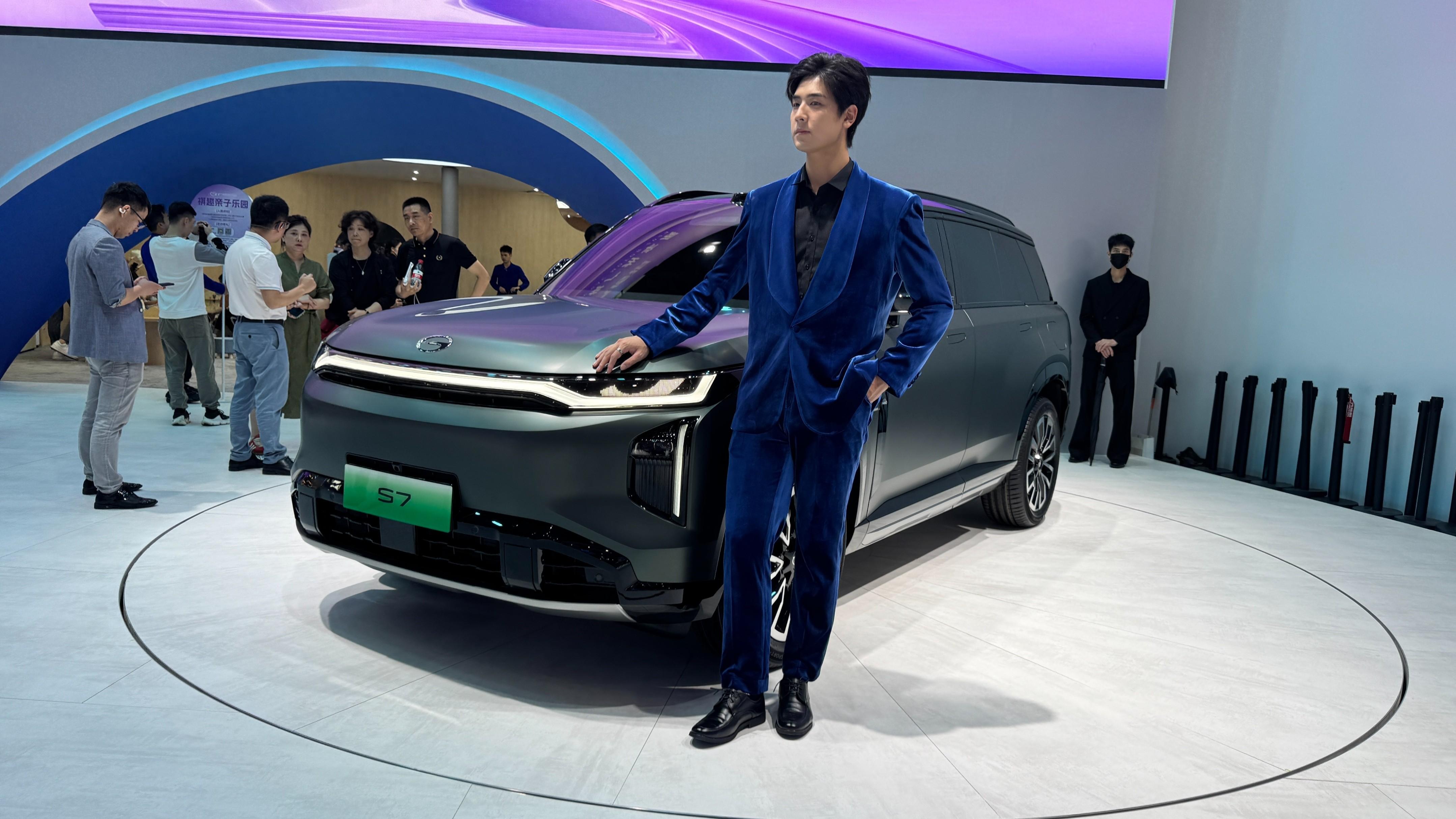 搭載傳祺第三代混動技術(shù)！廣汽傳祺全新SUV S7在廣州車展亮相
