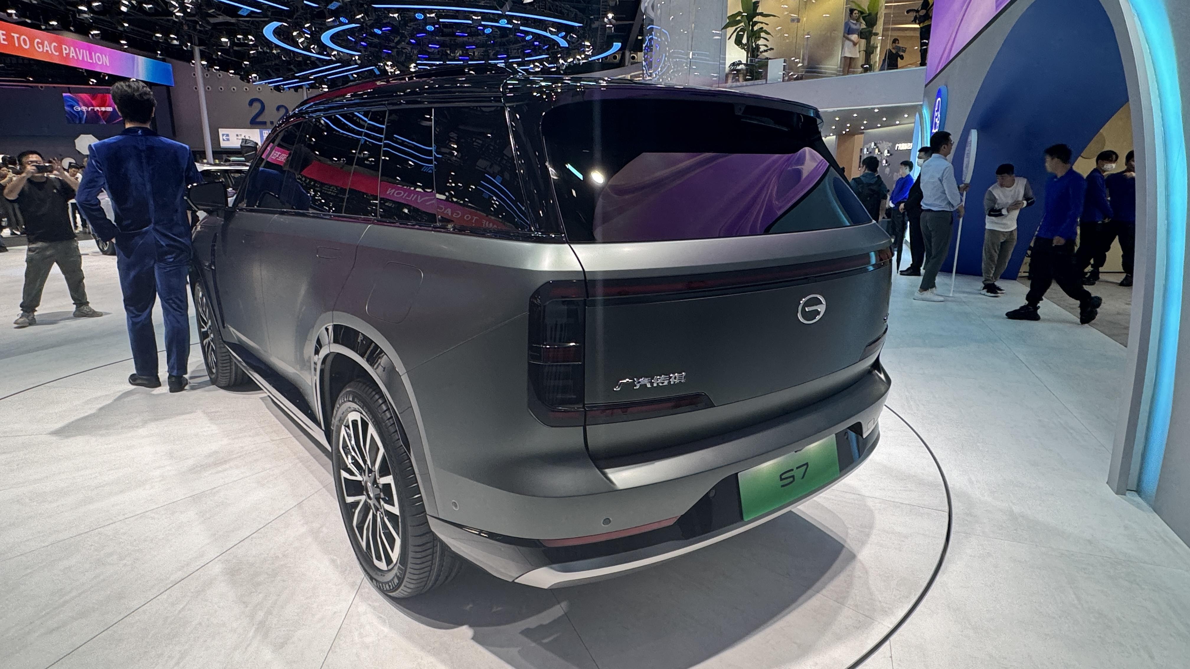 搭載傳祺第三代混動技術(shù)！廣汽傳祺全新SUV S7在廣州車展亮相