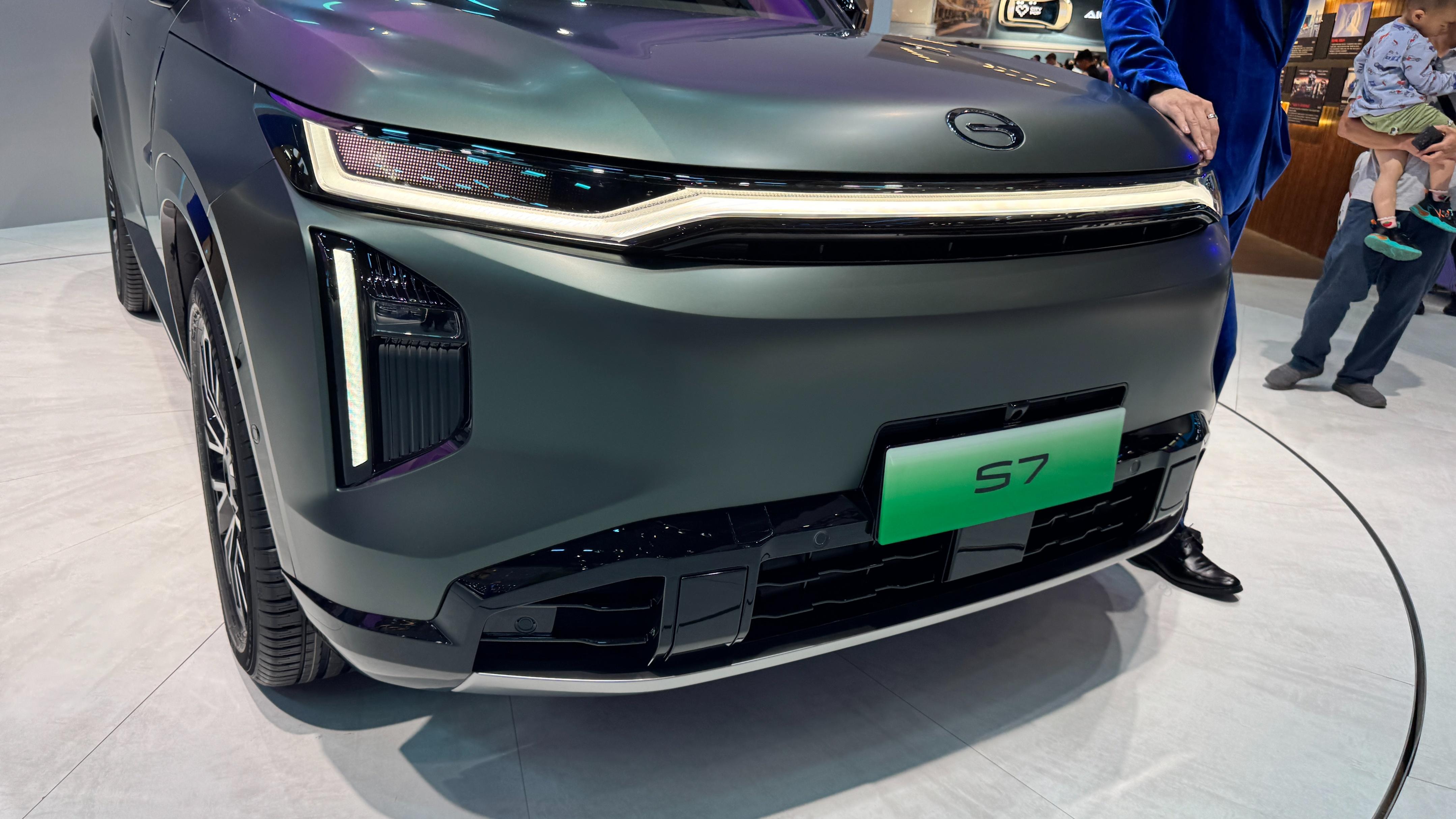 搭載傳祺第三代混動技術(shù)！廣汽傳祺全新SUV S7在廣州車展亮相