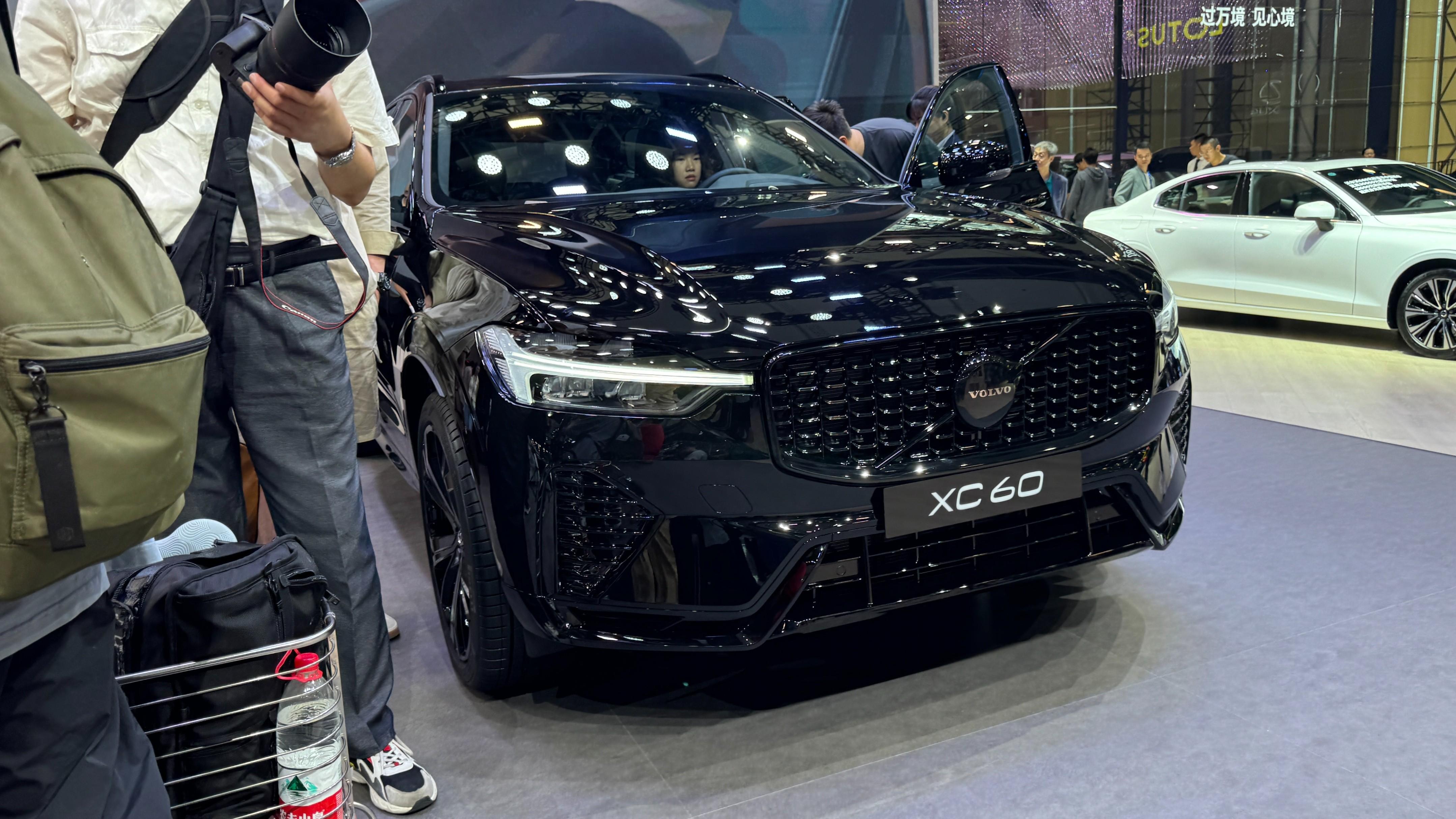 售價(jià)42.59萬(wàn)元！沃爾沃XC60 B5智遠(yuǎn)極夜黑版在廣州車(chē)展上市
