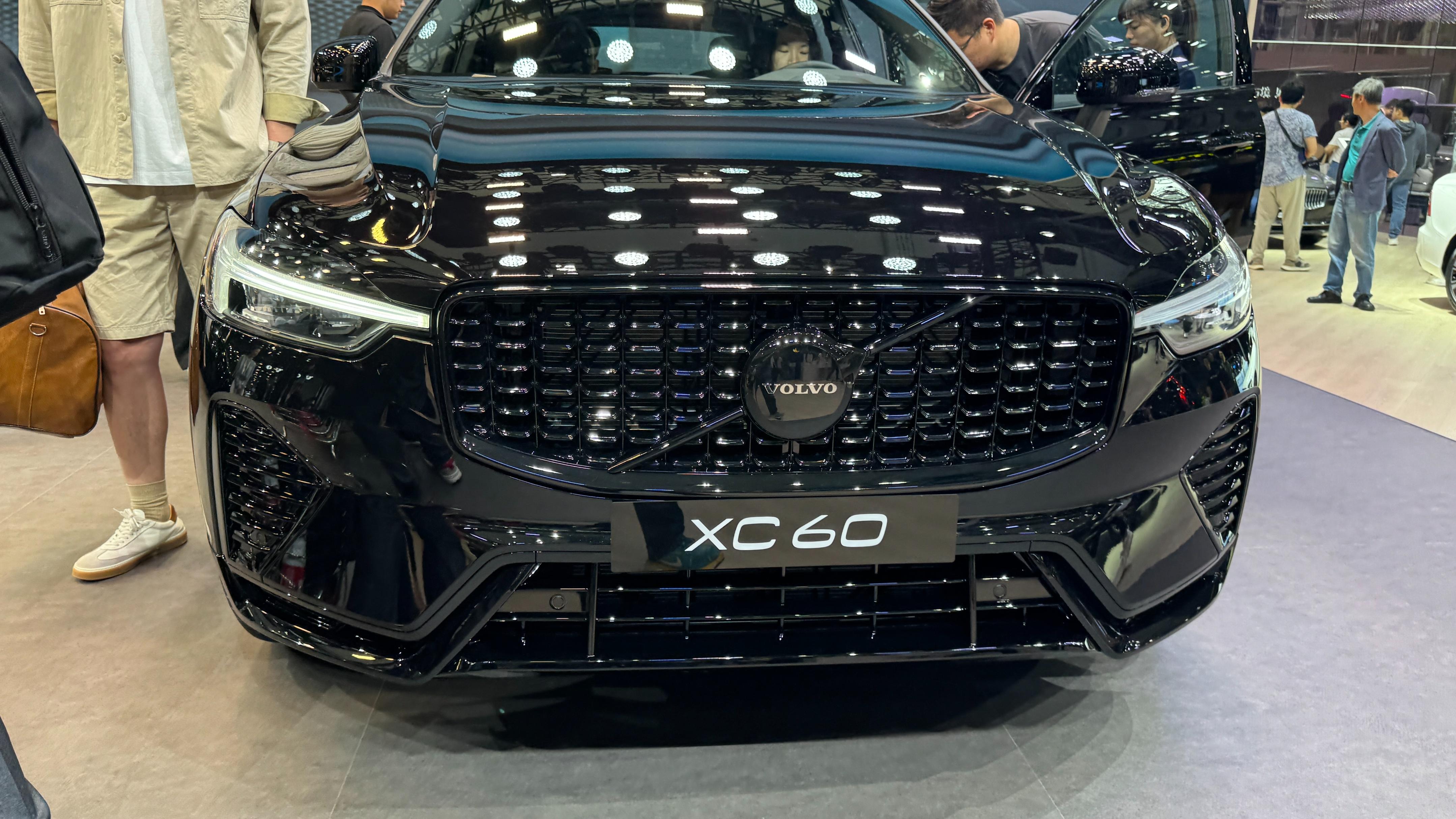 售價(jià)42.59萬(wàn)元！沃爾沃XC60 B5智遠(yuǎn)極夜黑版在廣州車(chē)展上市