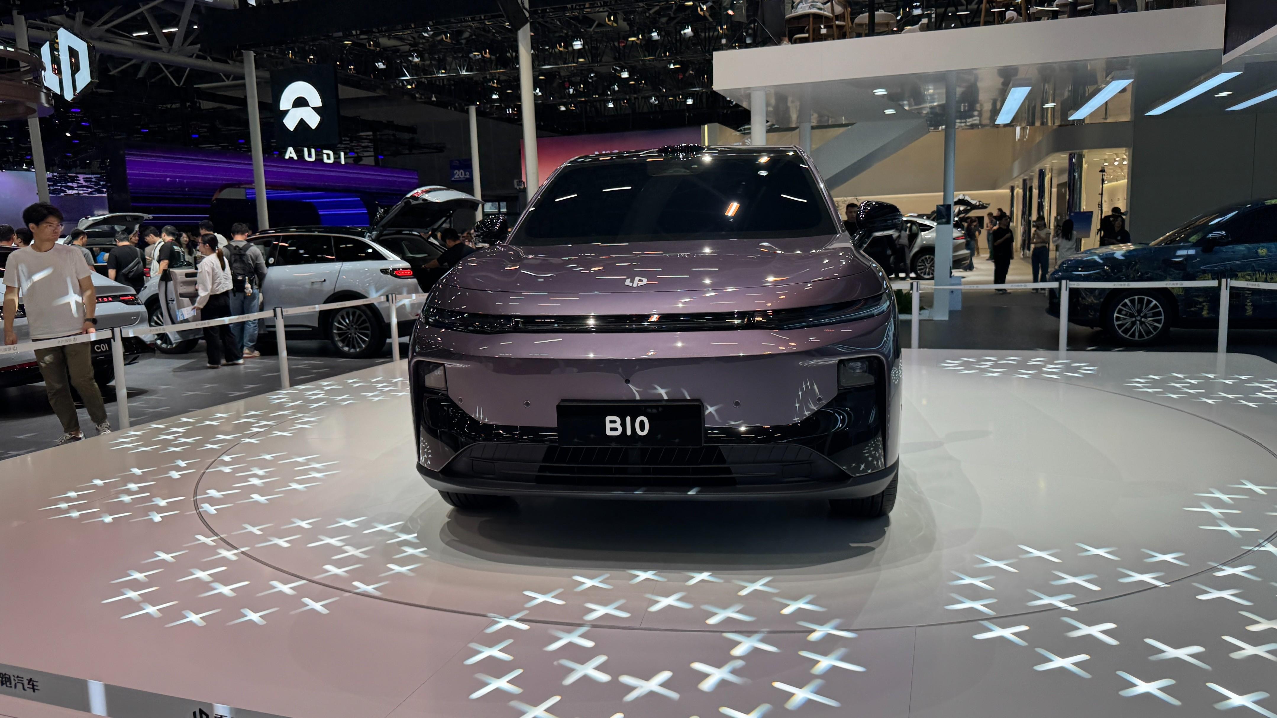 搭載8295和8650雙芯片！零跑 B10在廣州車(chē)展國(guó)內(nèi)亮相