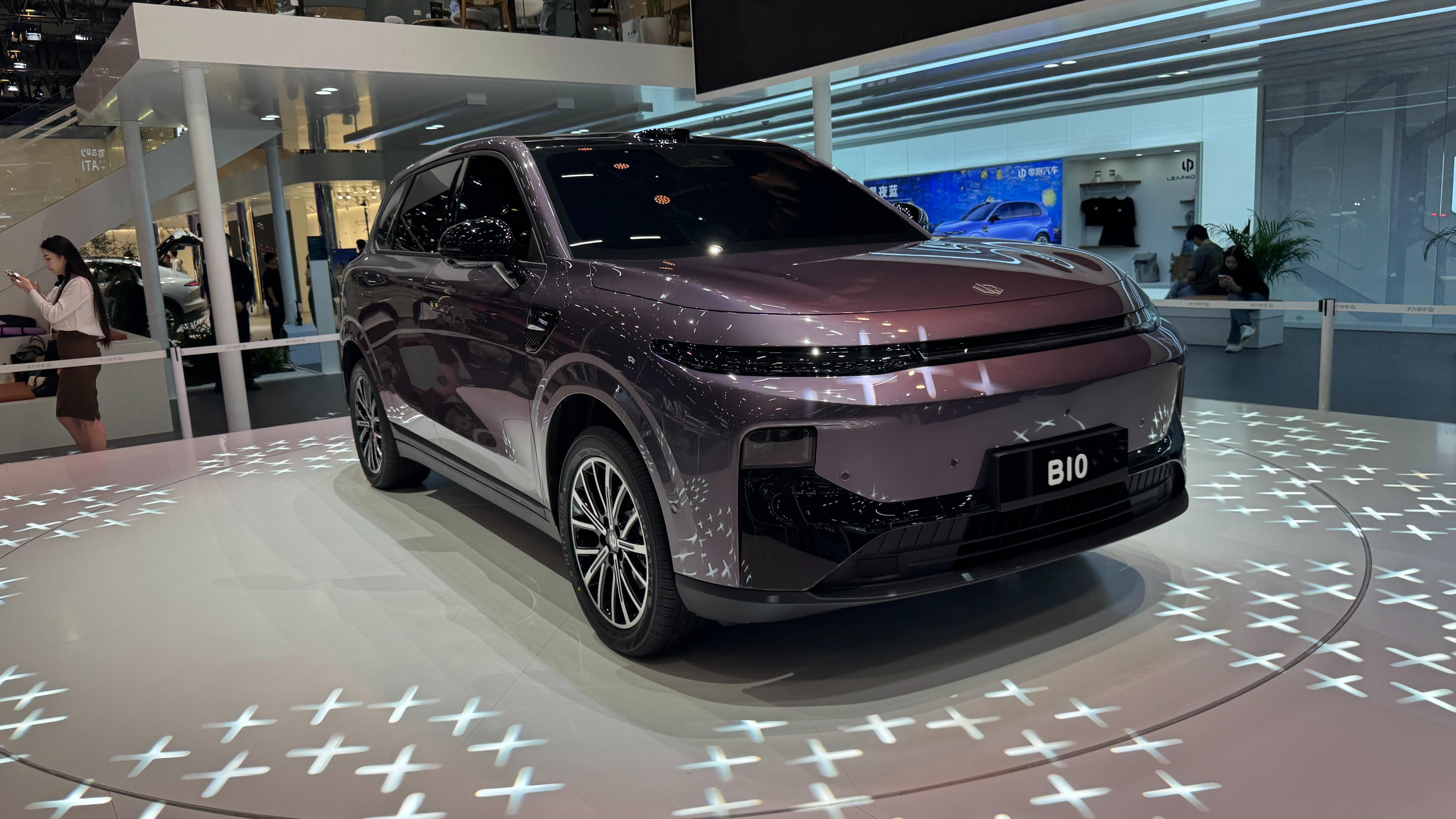 搭載8295和8650雙芯片！零跑 B10在廣州車(chē)展國(guó)內(nèi)亮相