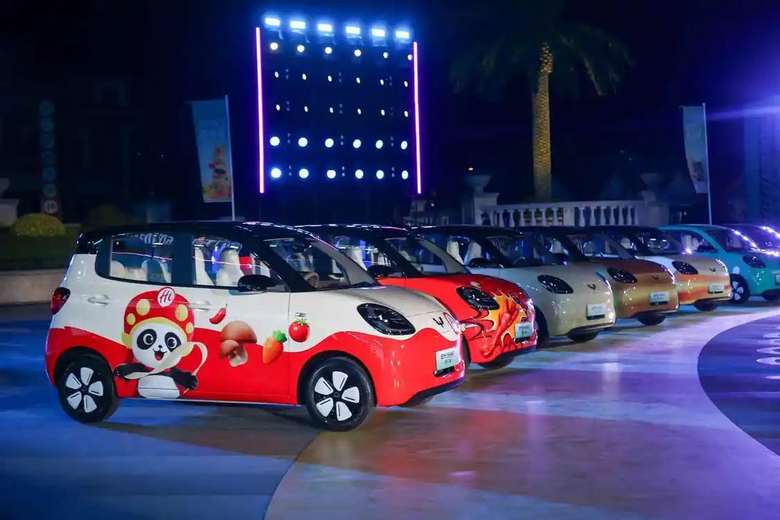 售價(jià)4.48萬元起！全新五菱宏光mini EV 四門版正式上市