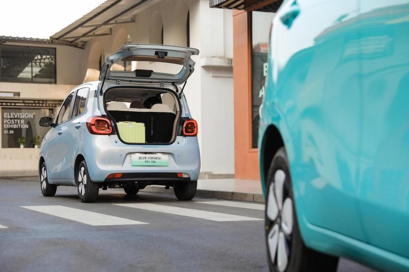 售價(jià)4.48萬元起！全新五菱宏光mini EV 四門版正式上市