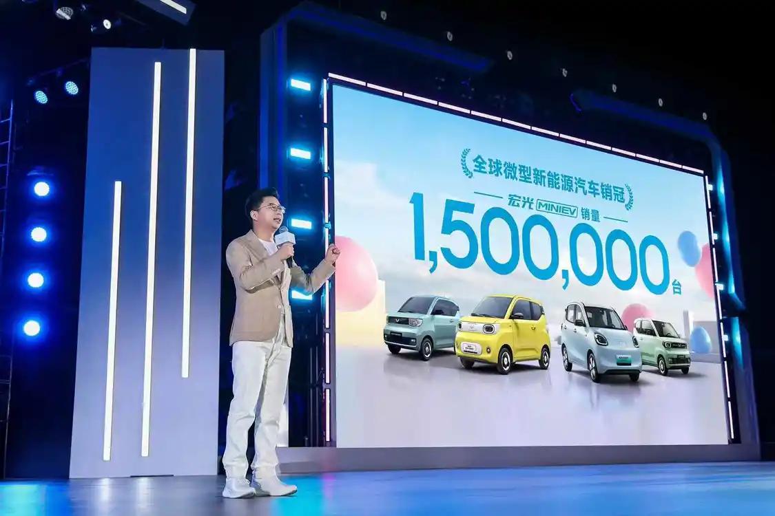 售價(jià)4.48萬元起！全新五菱宏光mini EV 四門版正式上市